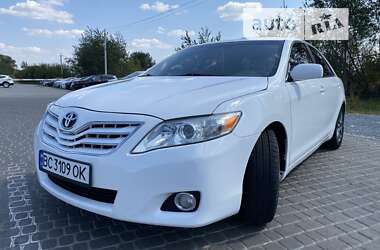 Седан Toyota Camry 2010 в Львові