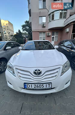 Седан Toyota Camry 2010 в Николаеве