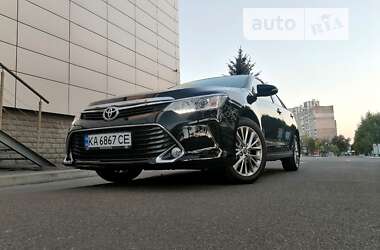 Седан Toyota Camry 2016 в Киеве