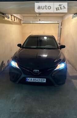 Седан Toyota Camry 2018 в Києві