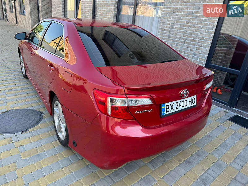 Седан Toyota Camry 2014 в Красилові