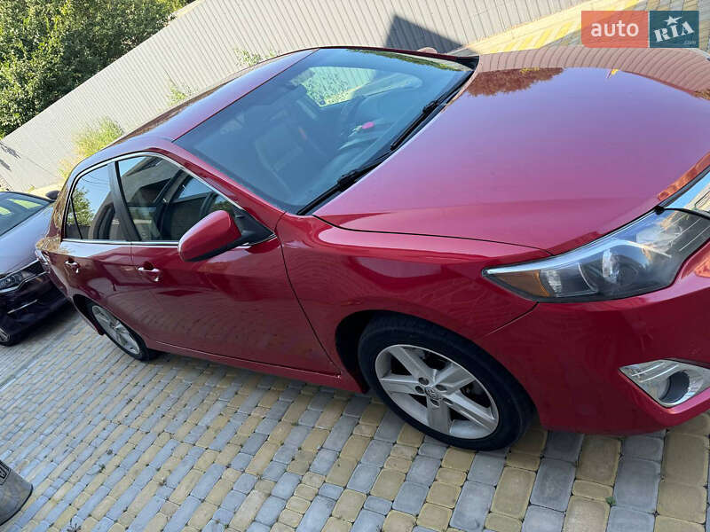 Седан Toyota Camry 2014 в Красилові