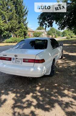 Седан Toyota Camry 1998 в Чугуеве