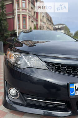 Седан Toyota Camry 2012 в Киеве