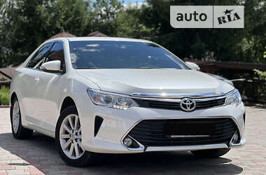 Седан Toyota Camry 2015 в Тернополі