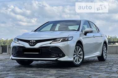 Седан Toyota Camry 2020 в Києві