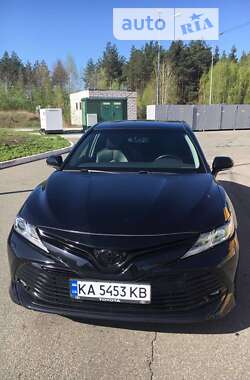 Седан Toyota Camry 2019 в Киеве