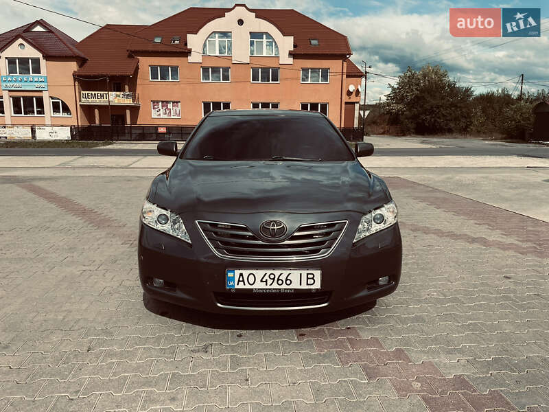 Седан Toyota Camry 2008 в Солотвине