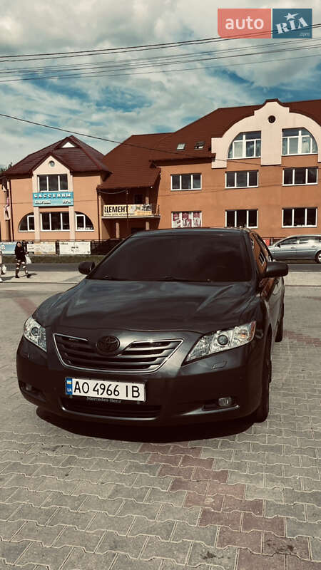 Седан Toyota Camry 2008 в Солотвине