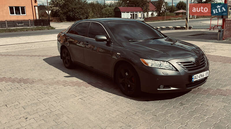 Седан Toyota Camry 2008 в Солотвине