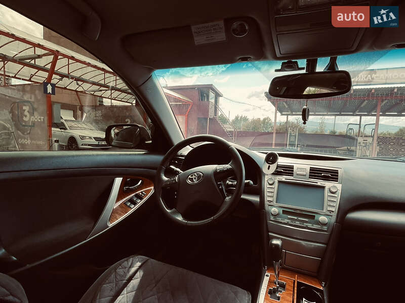 Седан Toyota Camry 2008 в Солотвине