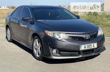 Седан Toyota Camry 2013 в Дніпрі