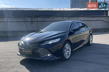 Седан Toyota Camry 2020 в Києві