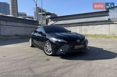 Седан Toyota Camry 2020 в Києві