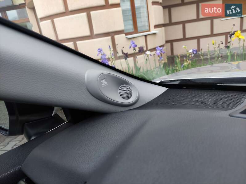Седан Toyota Camry 2019 в Хмельницком