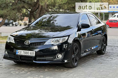 Седан Toyota Camry 2013 в Дніпрі