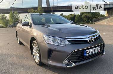 Седан Toyota Camry 2015 в Киеве