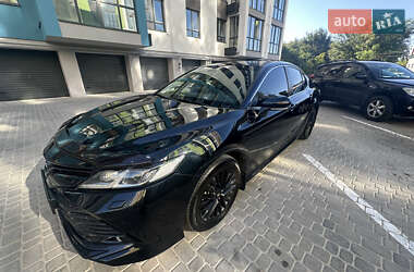 Седан Toyota Camry 2018 в Днепре