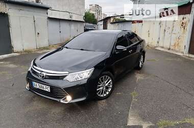 Седан Toyota Camry 2016 в Києві