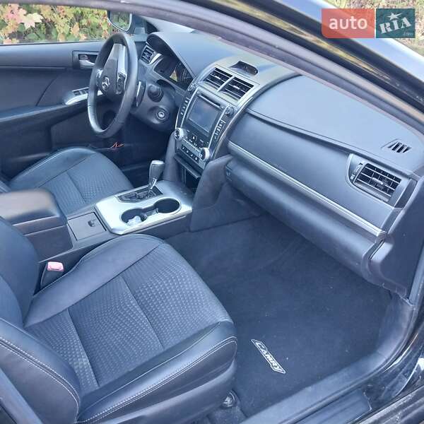 Седан Toyota Camry 2014 в Киеве