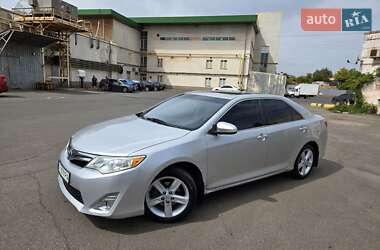 Седан Toyota Camry 2012 в Кривому Розі