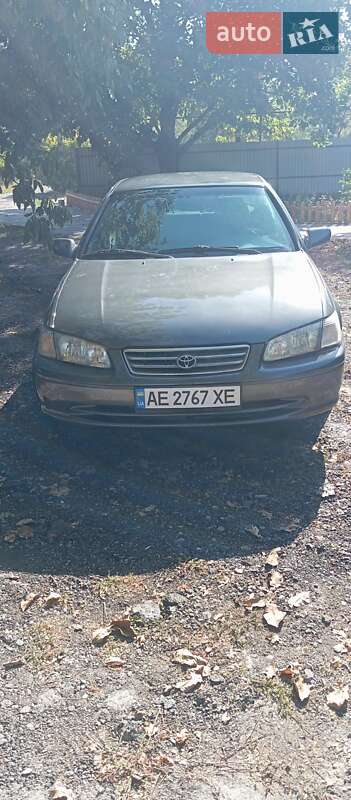 Седан Toyota Camry 2000 в Царичанке