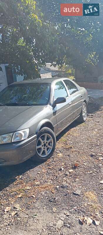 Седан Toyota Camry 2000 в Царичанке