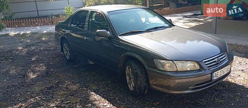 Седан Toyota Camry 2000 в Царичанке