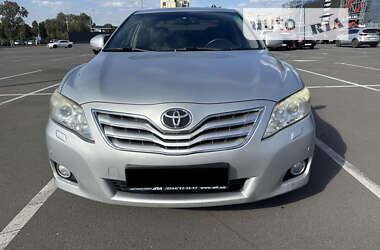 Седан Toyota Camry 2010 в Києві