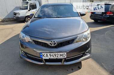 Седан Toyota Camry 2013 в Києві