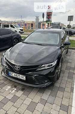 Седан Toyota Camry 2017 в Львове