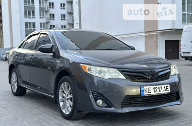 Седан Toyota Camry 2013 в Дніпрі