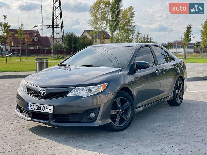 Седан Toyota Camry 2012 в Києві