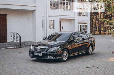 Седан Toyota Camry 2013 в Охтирці