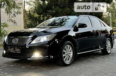 Седан Toyota Camry 2012 в Днепре