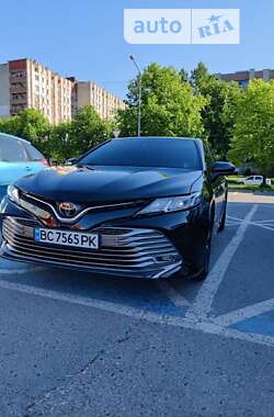 Седан Toyota Camry 2018 в Львові