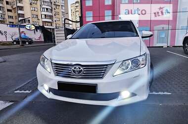 Седан Toyota Camry 2014 в Києві