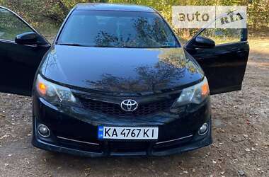 Седан Toyota Camry 2013 в Києві