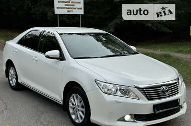 Седан Toyota Camry 2013 в Виннице