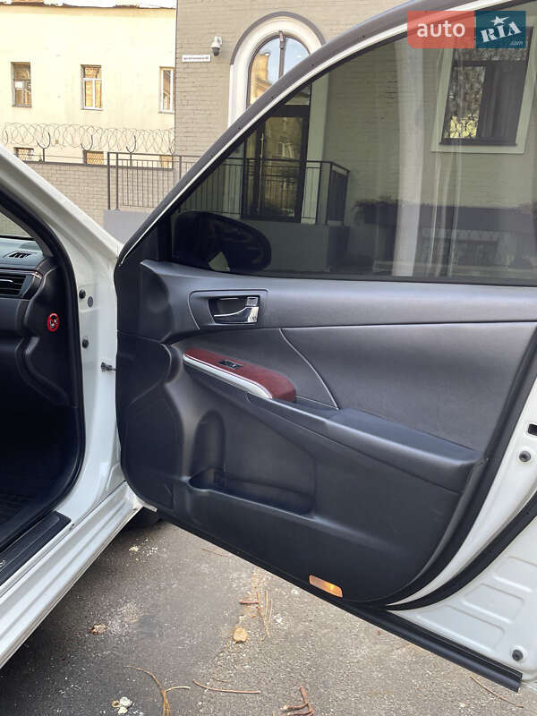 Седан Toyota Camry 2013 в Києві