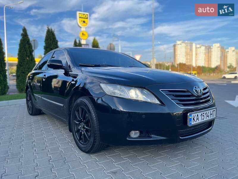 Седан Toyota Camry 2007 в Киеве