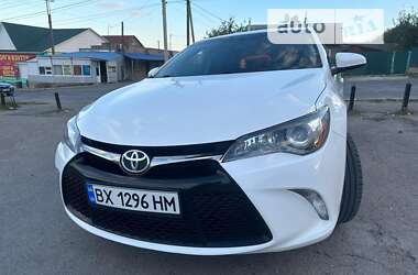 Седан Toyota Camry 2017 в Новой Ушице