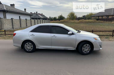 Седан Toyota Camry 2014 в Сумах