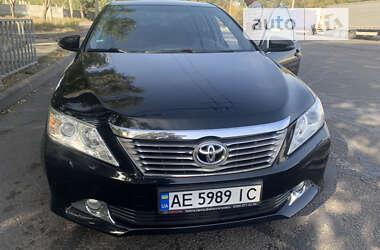 Седан Toyota Camry 2014 в Дніпрі