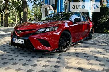 Седан Toyota Camry 2020 в Києві