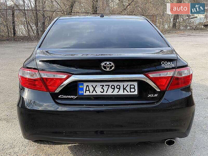 Седан Toyota Camry 2016 в Харкові