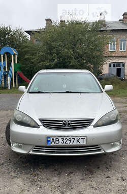 Седан Toyota Camry 2004 в Жмеринке