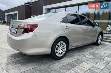 Седан Toyota Camry 2014 в Тячеве