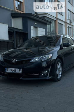 Седан Toyota Camry 2013 в Ивано-Франковске