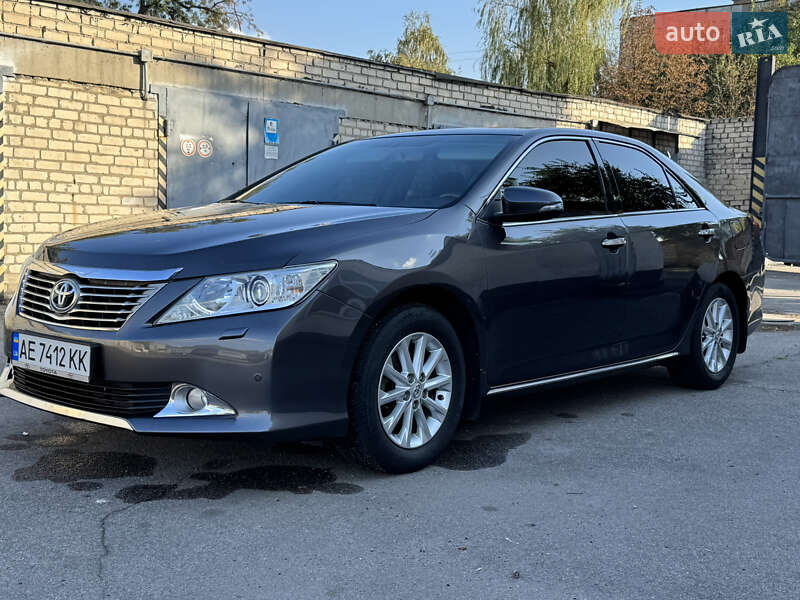 Седан Toyota Camry 2012 в Павлограді